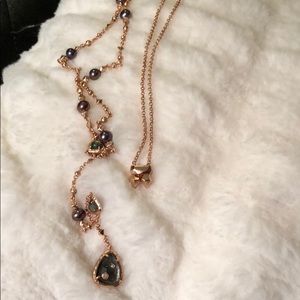 Kendra Scott necklace